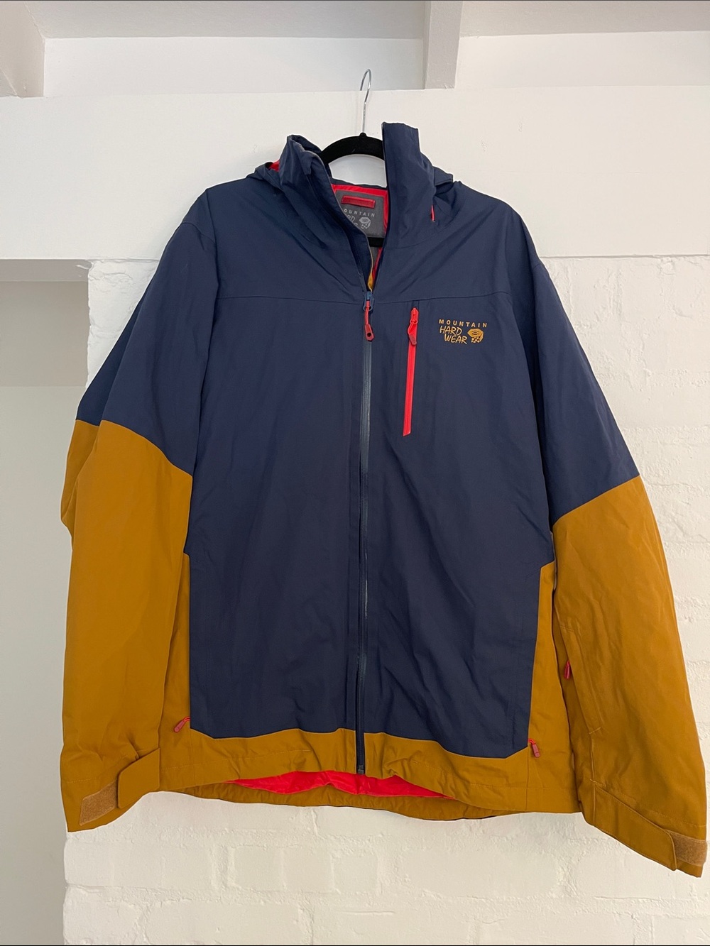 Mountain Hardwear Navy and Mustard Hooded Waterproof Jacket Large